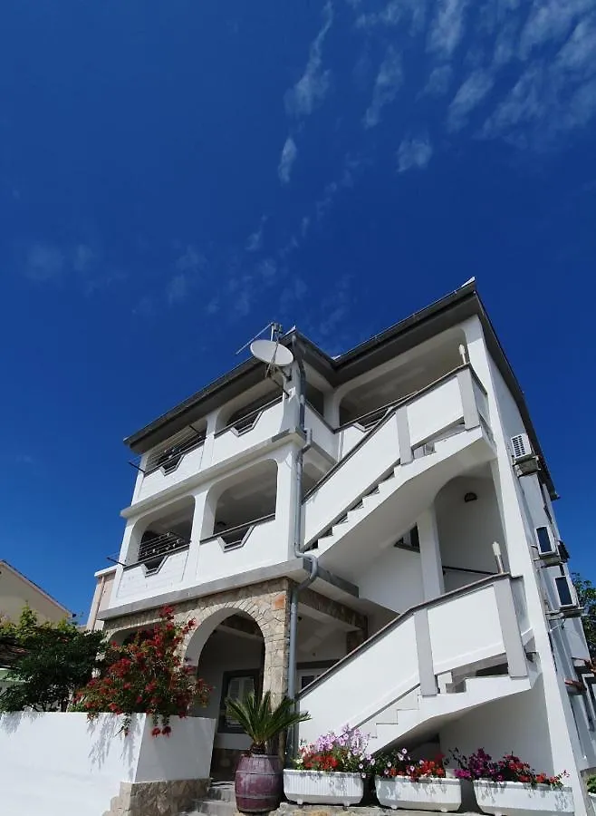 לופאר Apartments Sara קרואטיה