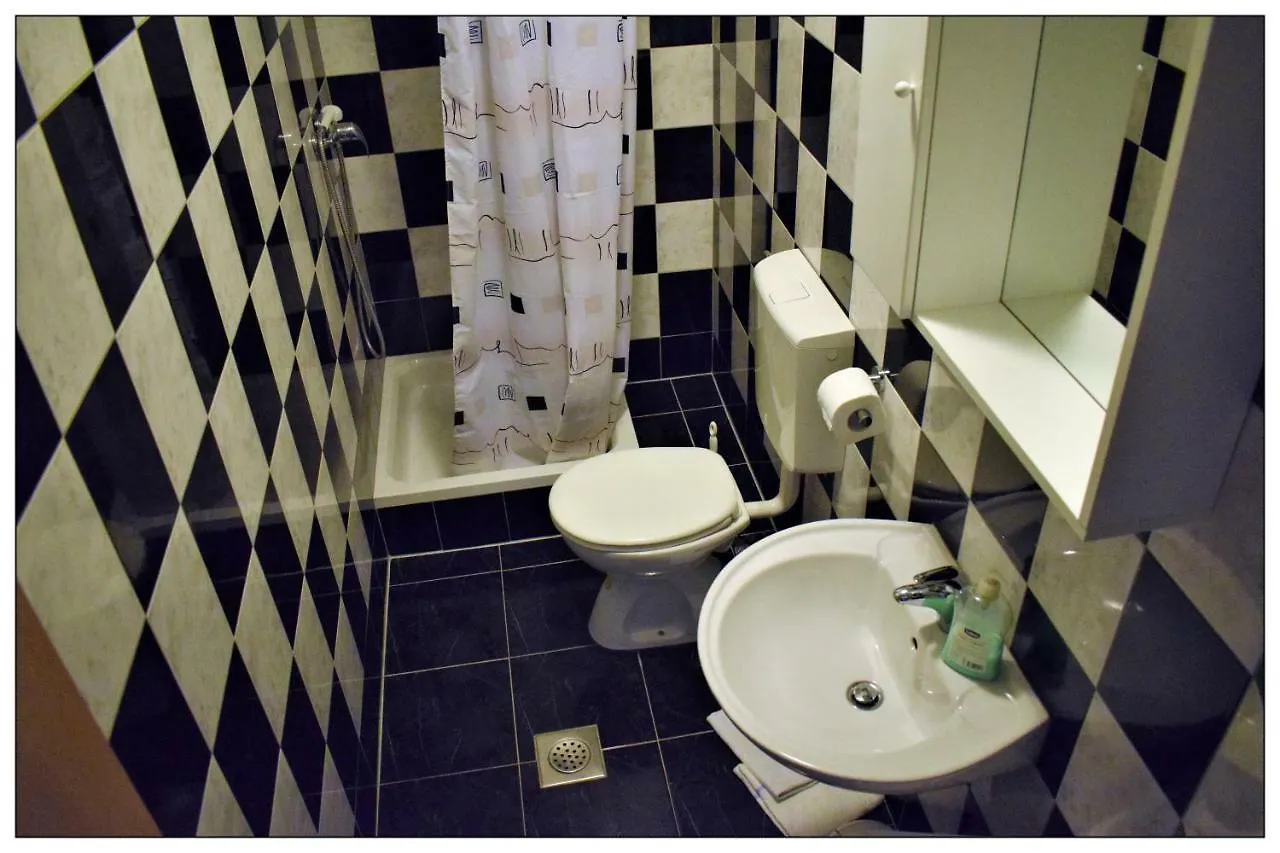 לופאר Apartments Sara