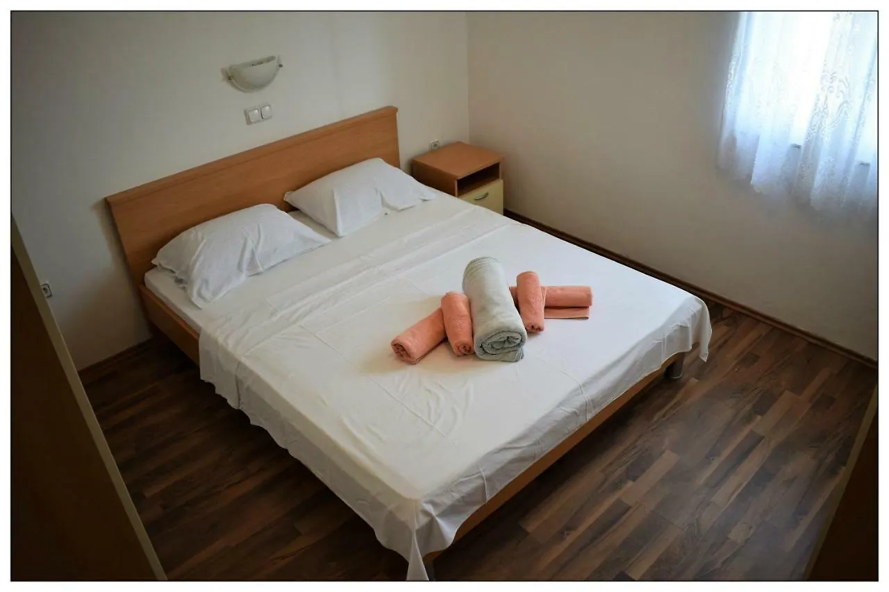 לופאר Apartments Sara