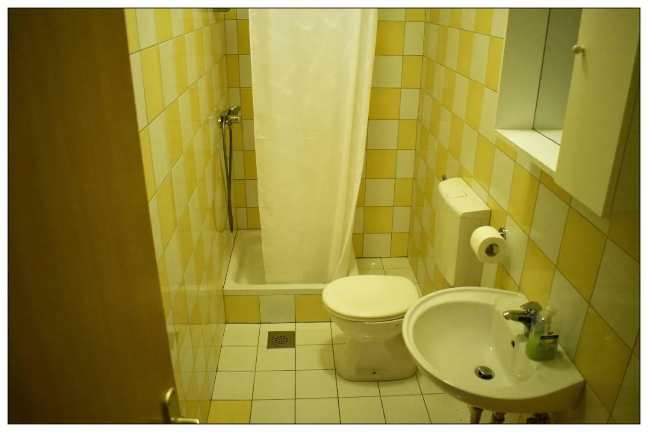לופאר Apartments Sara 0*,  קרואטיה