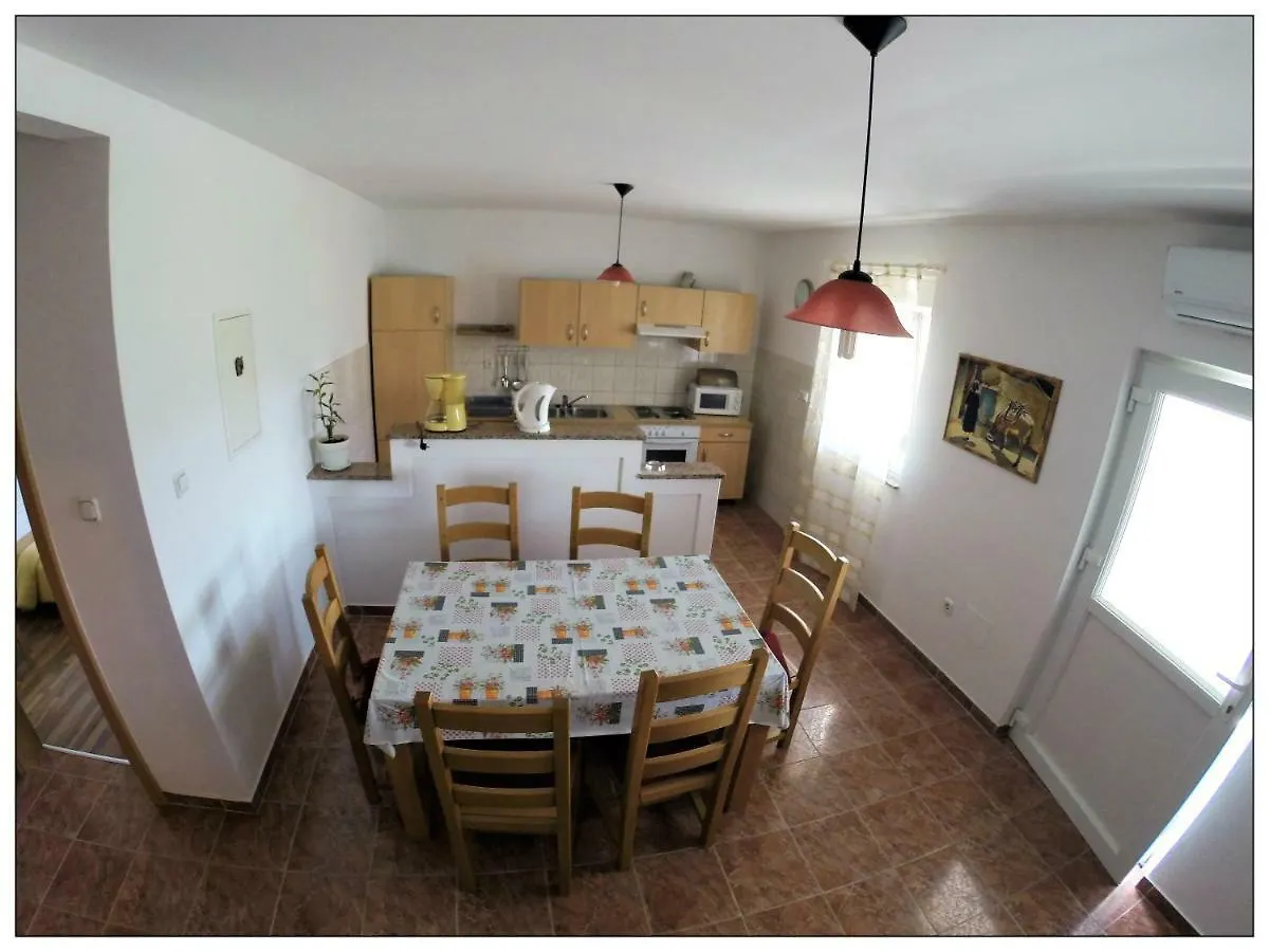 לופאר Apartments Sara 0*,  קרואטיה