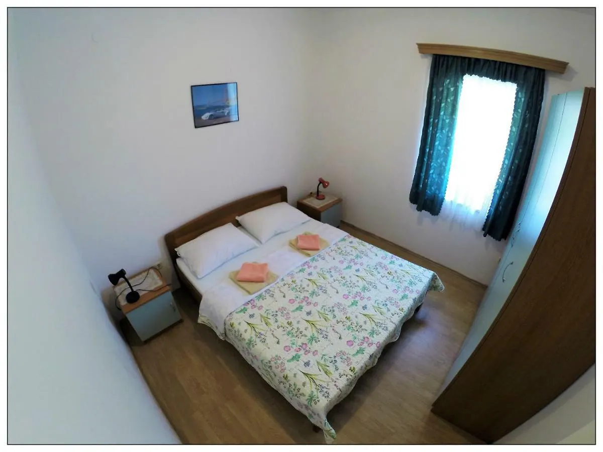 לופאר Apartments Sara
